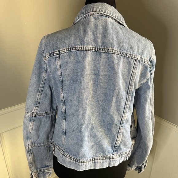 Free People Light Wash Denim Jacket Women’s Medium - Picture 3 of 7